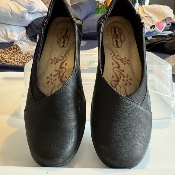 Earth Spirit Black Leather Slip-Ons - Picture 2 of 5